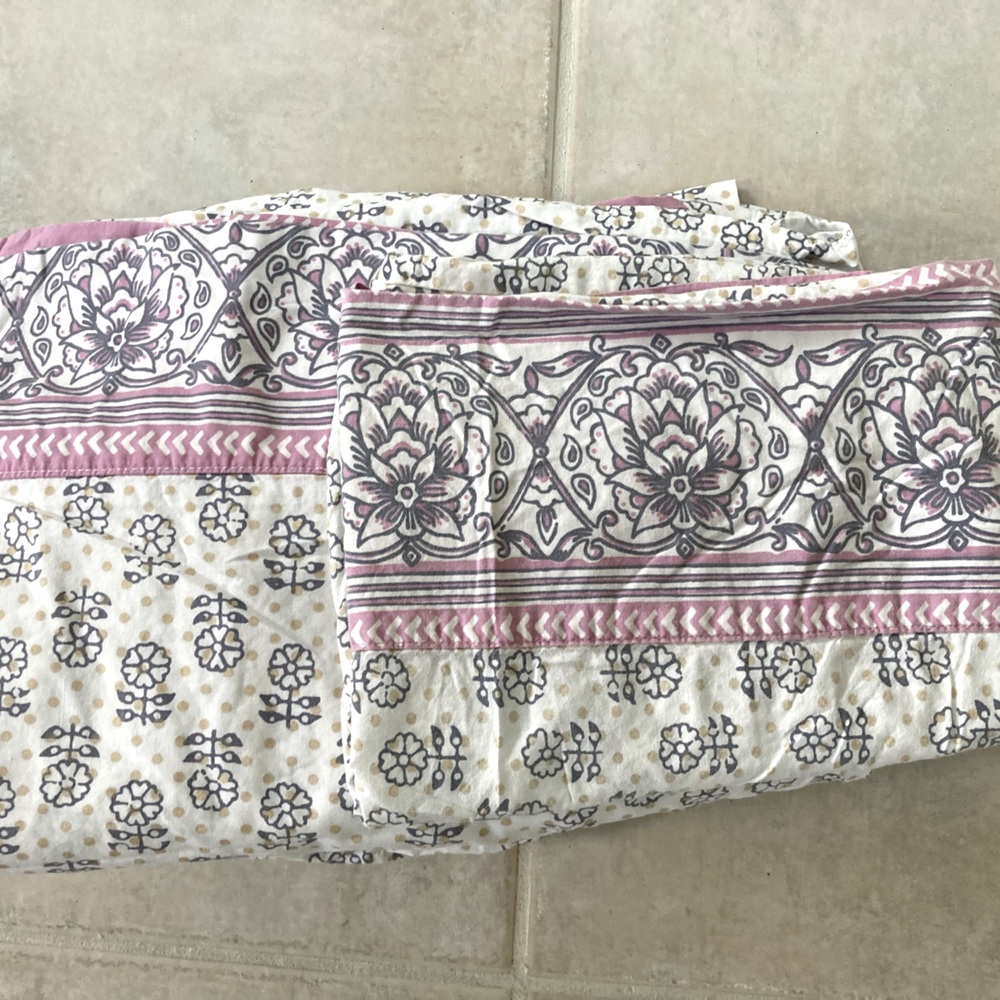 Pottery Barn Teen Sheet TWIN Set.                             Metallic Muse